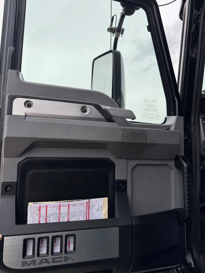 2020 MACK AN64T - USED TRUCKS SLEEPER - image 11